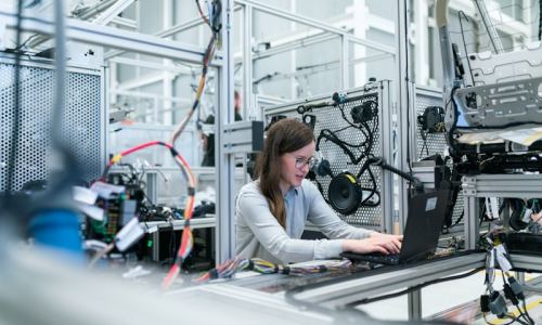 How to Choose a Skincare Manufacturer for Your Brand: 10 Critical Factors You Must Consider