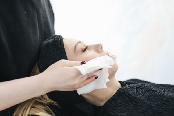 Azelaic Acid Explained: The Gentle Multitasker for Tone, Texture, and Blemish-Prone Skin