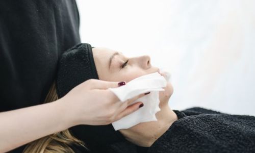 Azelaic Acid Explained: The Gentle Multitasker for Tone, Texture, and Blemish-Prone Skin
