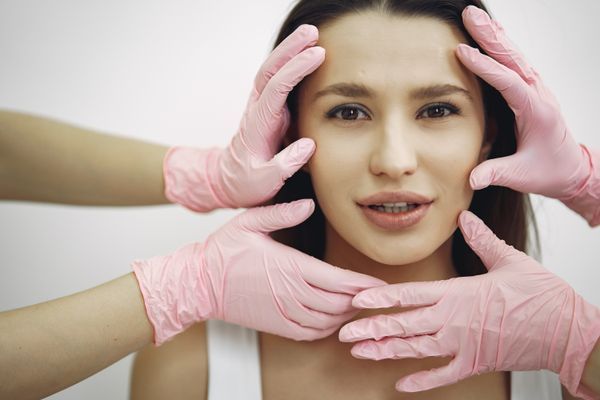 Neck Care Guide: Why the Neck Shows Aging First and How to Treat It Like Your Face