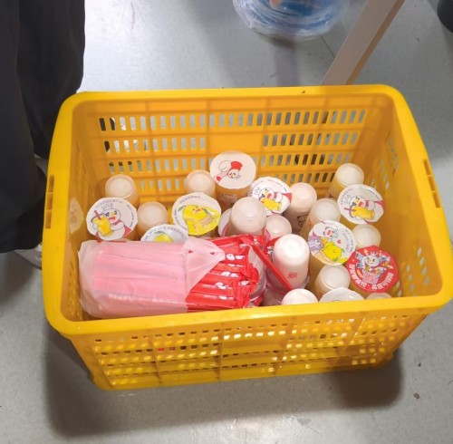 Autumn Warm Gift: PLAYGORO Offers Staff First Autumn Milk Tea