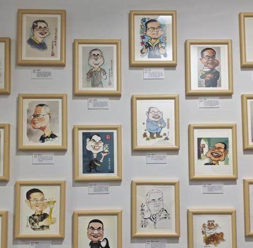 PLAYGORO Completes "Talking About Playful Ape" Caricature Culture Wall