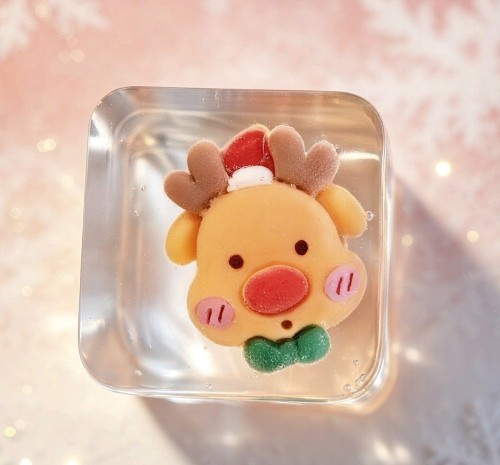 PLAYGORO Christmas Ice Cube Squishy - 12-Design Transparent Holiday Toy