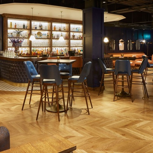 High-End Hotel Furniture Customizable Bar Table With Solid Wood Top