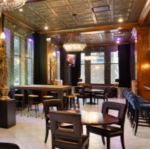 High-End Hotel Furniture Customizable Bar Table With Solid Wood Top