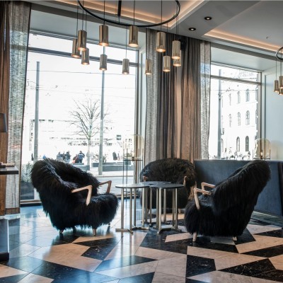 Luxury Upholstered Art Leisure Chair With Wooden Armrests For Hotel Lobby