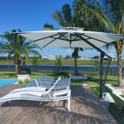 Heavy-Duty Cantilever Offset Umbrella with 360° Rotation for Beachfront Hotel Decks