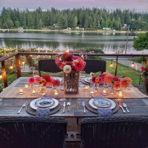 Bohemian Peach & Blush Floral Table Decor With Terracotta Vases For Hotel Tables