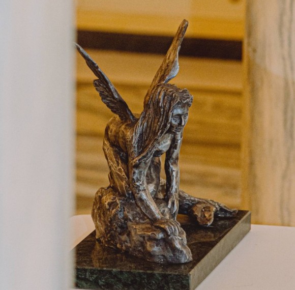 Antique-Inspired Classical Bust Sculpture With Weathered Stone Finish For Hotel Hallways