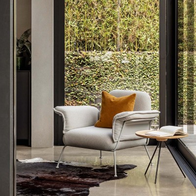 Premium Fabric Accent Chair For Hotel Lounge And Waiting Areas
