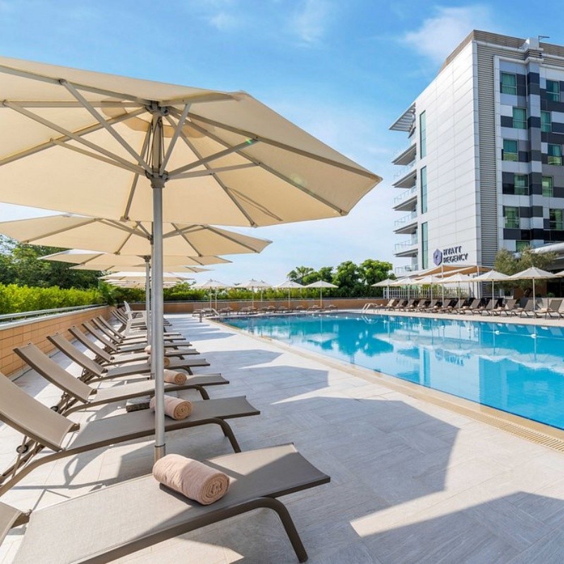 Water-Resistant Outdoor Lounge Chair