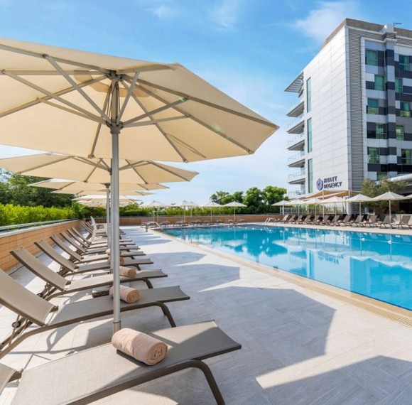 Water-Resistant Outdoor Lounge Chair For Hotel Pool Decks And Terraces