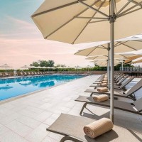 Water-Resistant Outdoor Lounge Chair For Hotel Pool Decks And Terraces