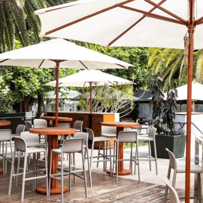 Adjustable Tilt Outdoor Patio Umbrella With Heavy Duty Base For Hotel Pool And Beach Use