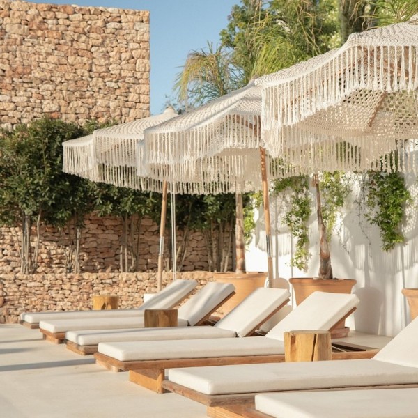 Bohemian Crochet Fringe Outdoor Umbrella With Sturdy Base For Hotel And Resort Lounges