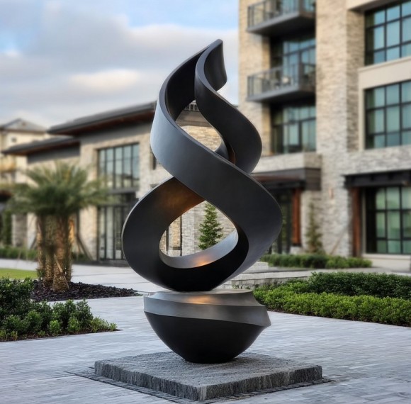 Abstract Twisted Metal Artwork For Hotel Garden And Outdoor Decoration