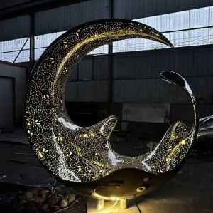 Abstract Twisted Metal Artwork For Hotel Garden And Outdoor Decoration
