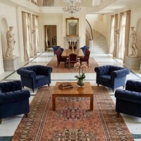 Antique Style Persian Rug For Hotel Common Areas And Living Rooms