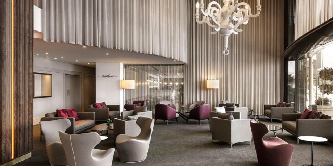 Which Furniture Is Best For High-Traffic Hotel Lobbies