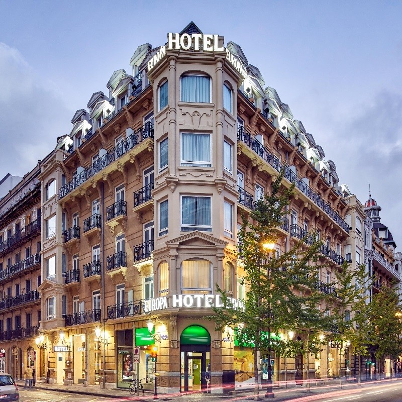 Choosing End-To-End Commercial Furniture Solutions For Hotels