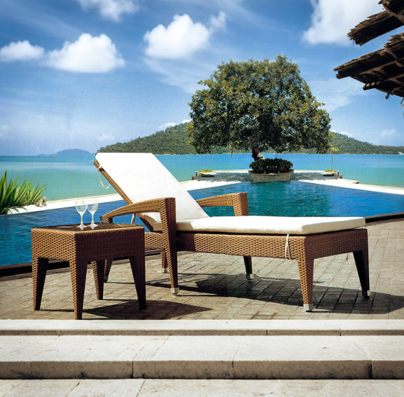 Luxury Hand Carved Woven Wicker Chaise Longue Set Stain Resistant Soft Seat For Beach Swimming Pool