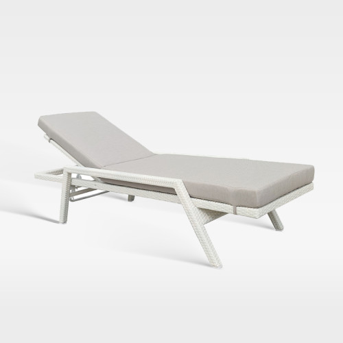 Hotel Poolside Outdoor Relaxation Pe Rattan Chaise Lounge Chair With Adjustable Backrest