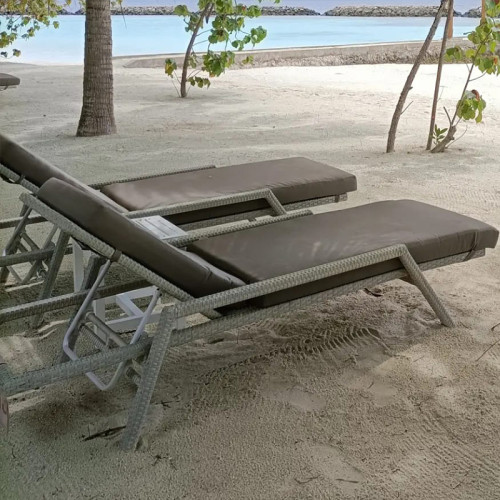 Hotel Poolside Outdoor Relaxation Pe Rattan Chaise Lounge Chair With Adjustable Backrest