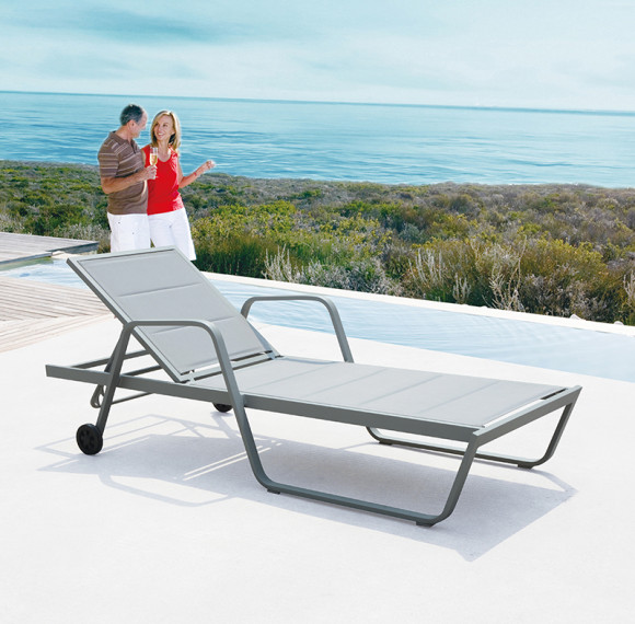 Mobile Wheel Textilene Beach Sunbed ForTropical Seaside Hotel Resort Outdoor