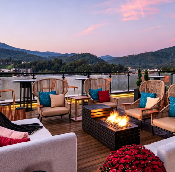 Comfortable Outdoor Leisure Chair With Weatherproof Fabric For Hotel Resort Terraces