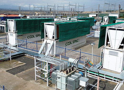 Containers with dry coolers and evaporation capability on an open site