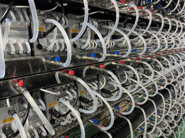 Air Cooling vs. Hydro Cooling in High-Density Compute Data Center