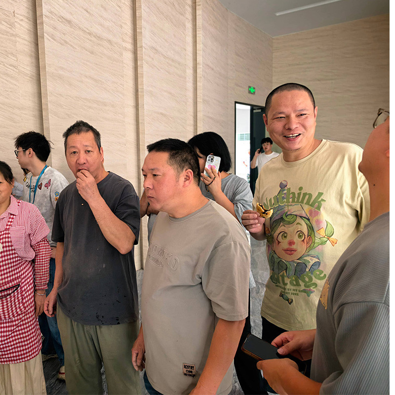 Mid-Autumn Festival: KIDMERRY Distributes Holiday Gifts to All Employees