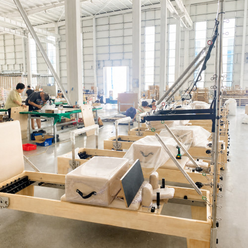 Wholesale Commercial Oak Wood Pilates Reformer with Half Tower Machine Factory