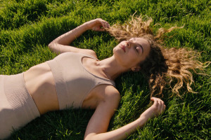 How Recycled Polyester Fabric Drives Sustainable Development in the Yoga Apparel Industry