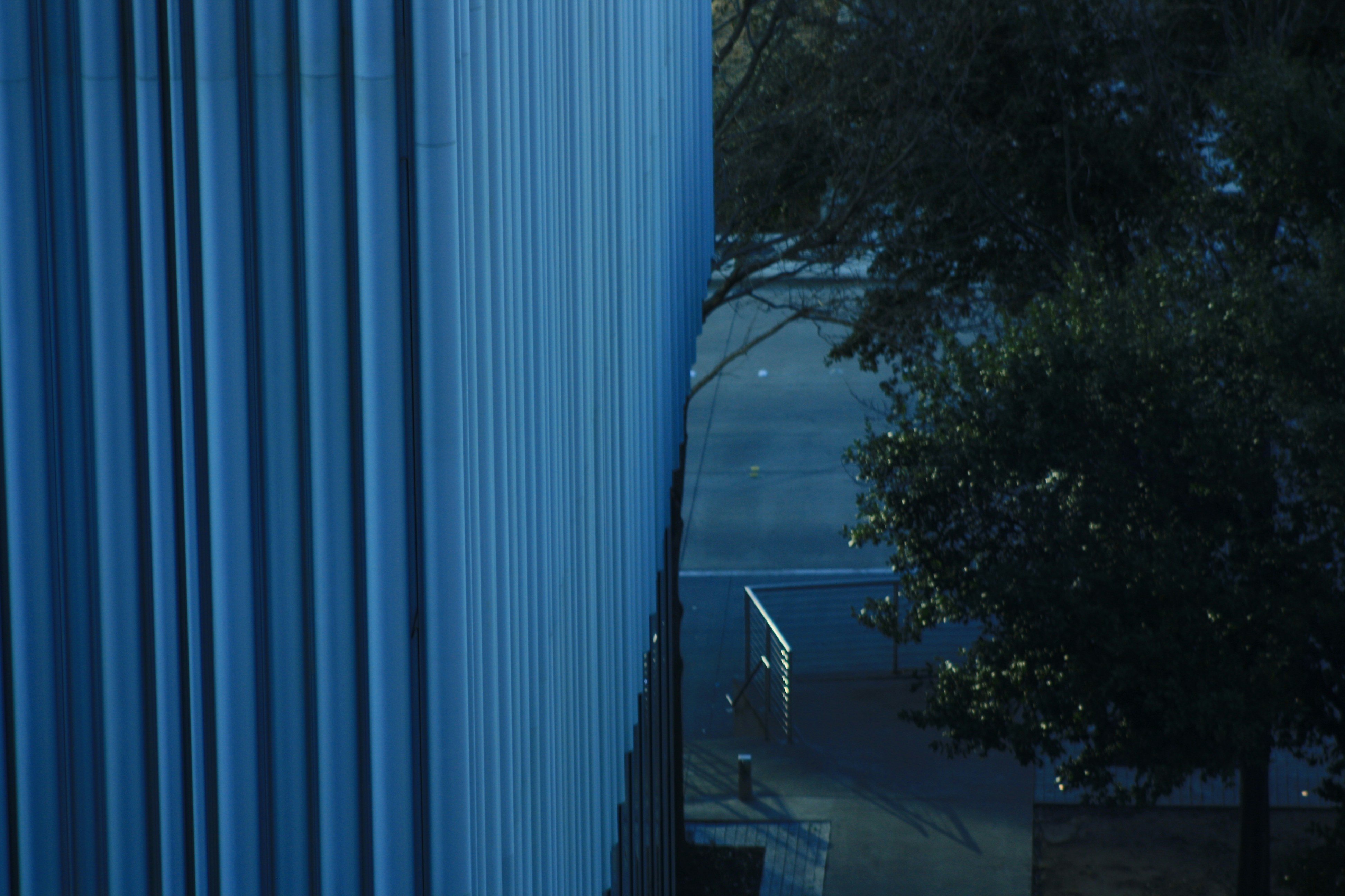 Curtain Walls vs. Window Walls: An Explainer on Key Differences and Attachment Techniques