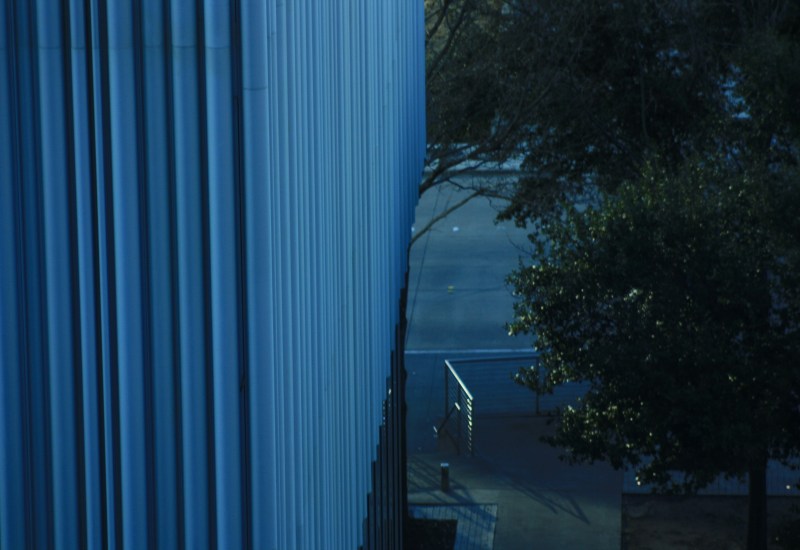 Curtain Walls vs. Window Walls: An Explainer on Key Differences and Attachment Techniques