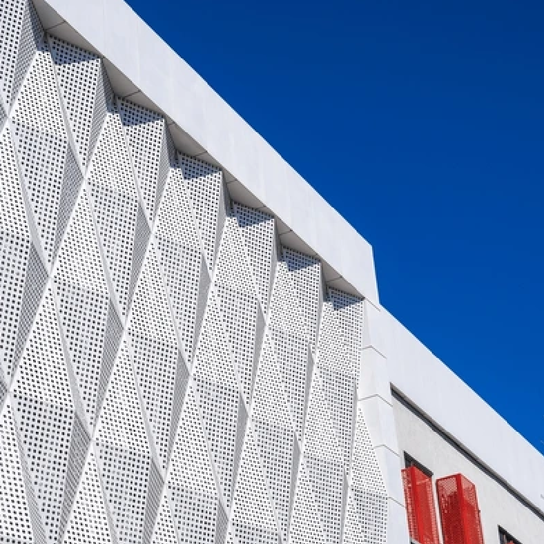 Aluminum facade louver sunshade system