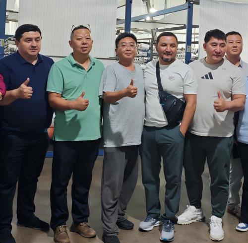 Una delegación agrícola kazaja visita la fábrica de HOKBG y explora soluciones de siembra sostenibles.