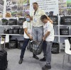 Polish Buyer Tests HOKBG Grow Bags at the 140th Canton Fair