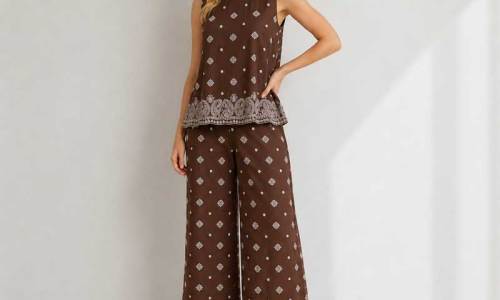 Thanksgiving in Linen: Comfortable, Elegant Outfit Ideas