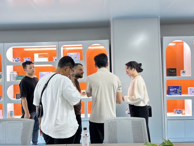 Saudi clients examine dietary supplement samples