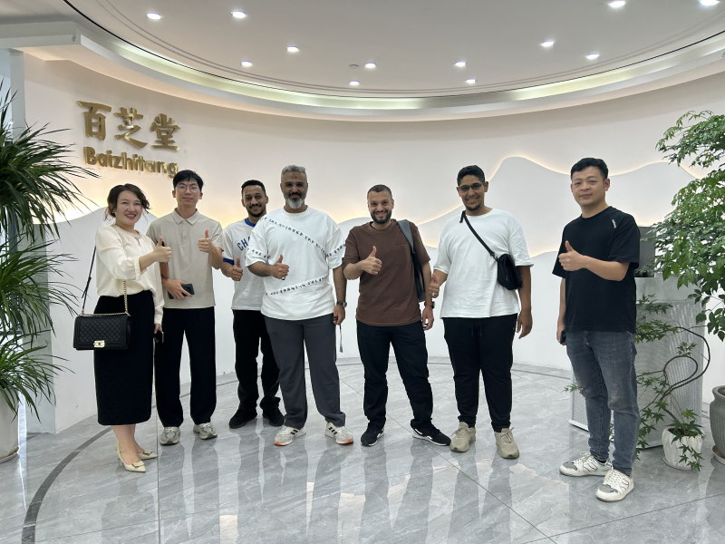 Group photo of the Saudi clients and the Fornutra team
