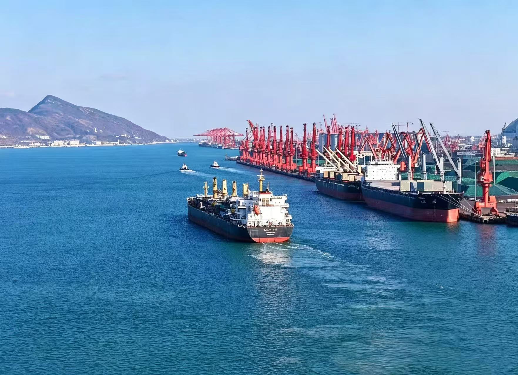 Breakbulk cargo ship sailing on ocean for active freight monitoring