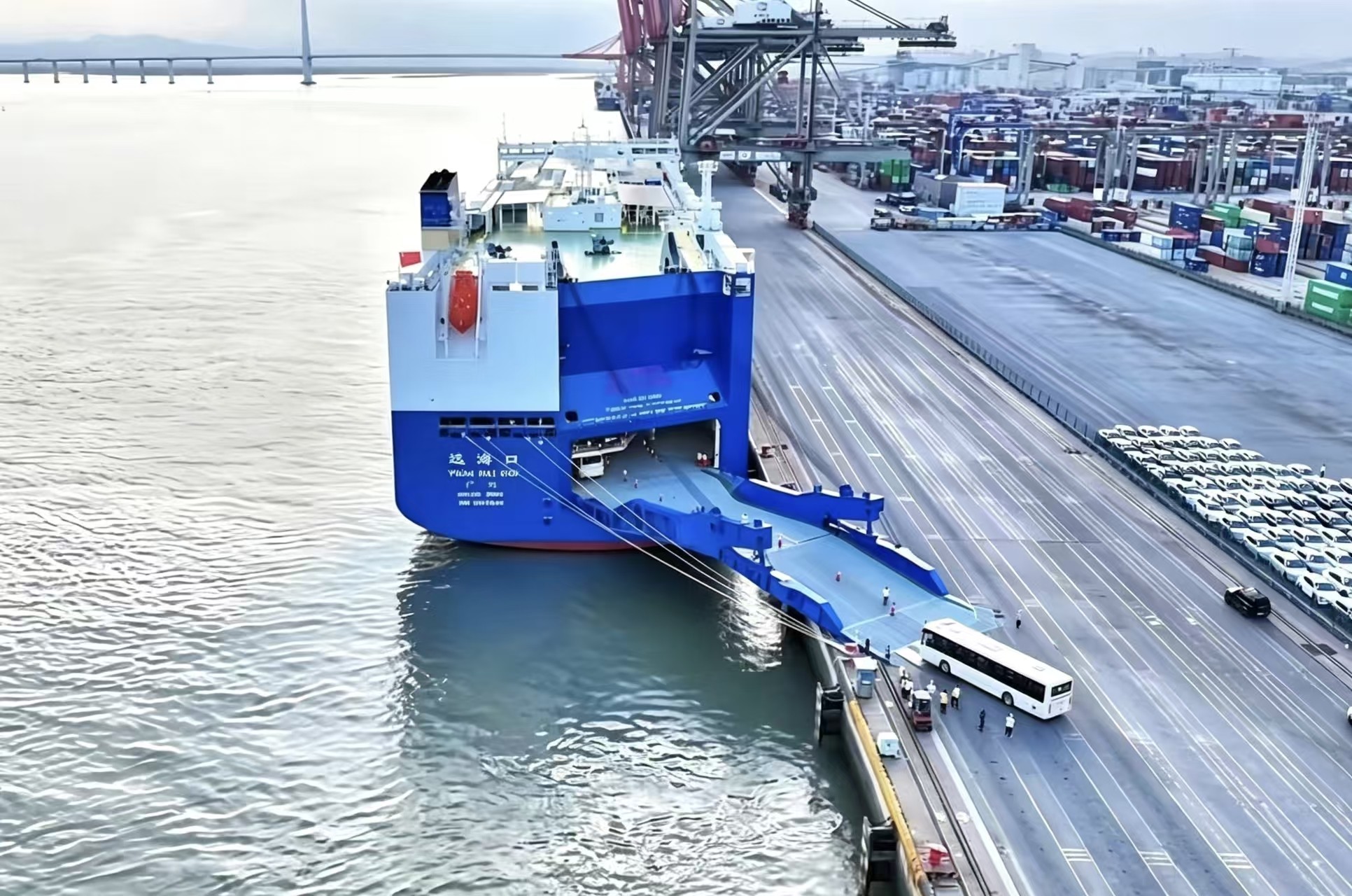 Ro-Ro ship carrying vehicles across the ocean with real-time tracking
