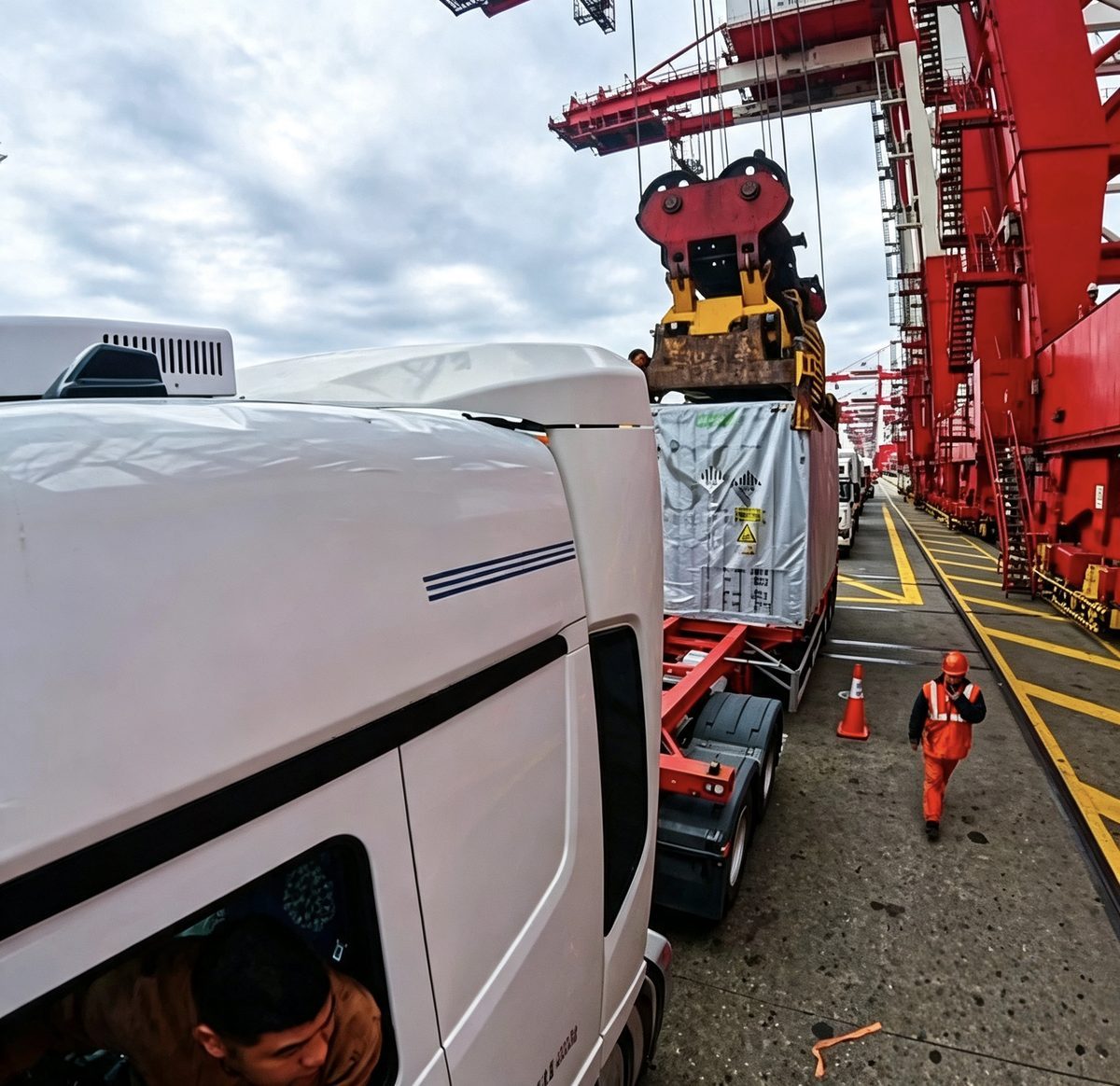Energy Equipment Export Logistics | Moisture-Proof & Certified Delivery