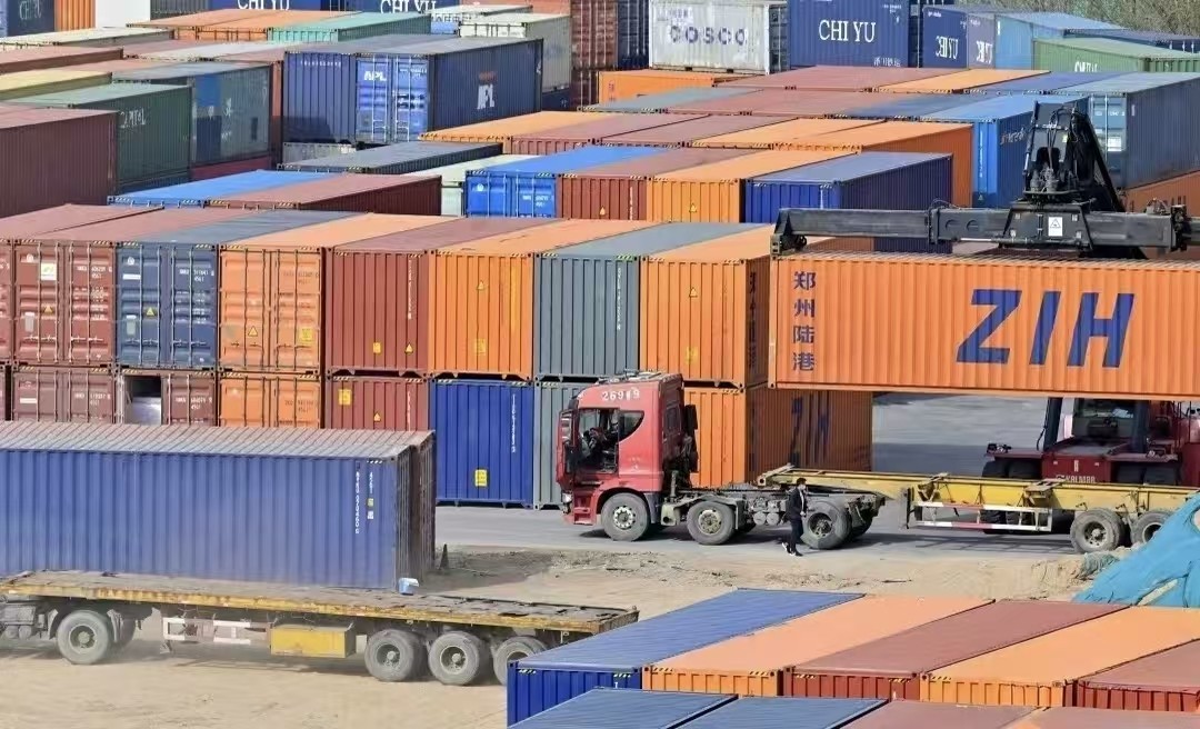 Oversized construction machine on a flatbed trailer that cannot fit rail loading gauges