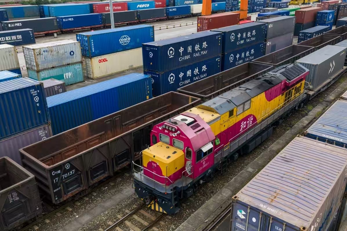 Warehouse team consolidating palletised cargo for a rail freight shipment
