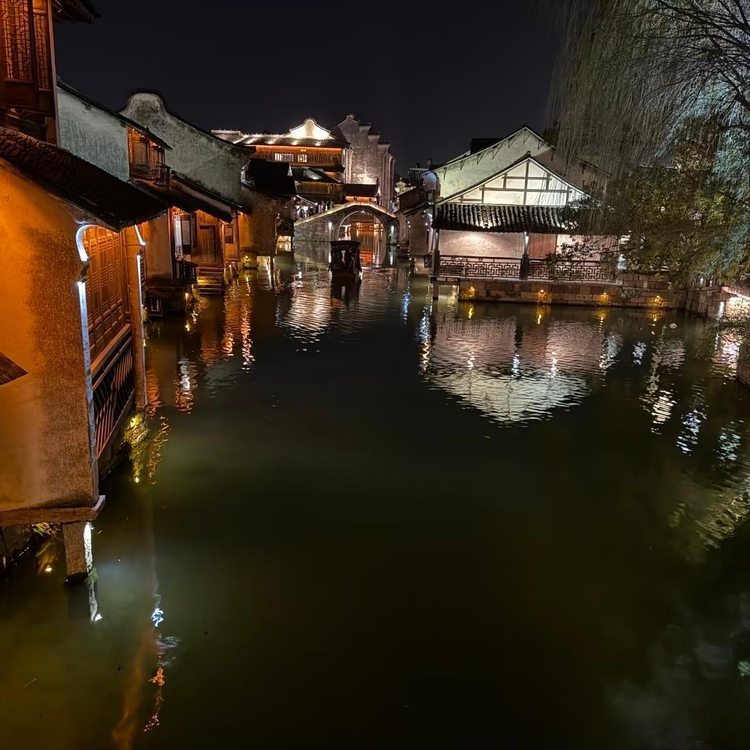 Wuzhen Night Tales: Tranquil Moments by the Water