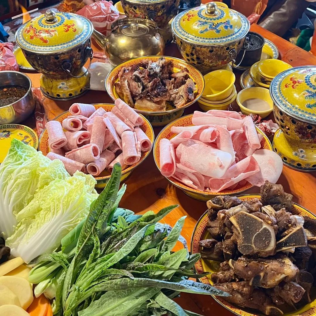 Arrive in the Spring City, dive into the locals' "vegetable basket" at Zhuanxin Market with appetizing street food, then upgrade to a premium mushroom hotpot welcome dinner featuring seasonal varieties.