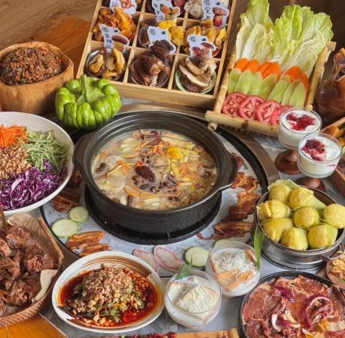 Yunnan Wild Mushroom Hotpot Food Tour | 5-Day Dali & Kunming Gourmet Private Tour